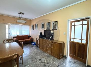 PH · 105m² · 5 Ambientes · 1 Cochera · PH Casa de 5 Ambientes con Terraza a La Venta - Mataderos Apto Crédito