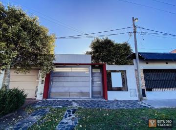 Casa · 56m² · 3 Ambientes · 2 Cocheras · Casa en Venta - 2 Dorm. 1 Baño - Cocheras - 162.23 m² - Villa Elvira, La Plata