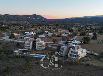 Departamento de 2 ambientes, San Antonio de Arredondo · Departamento de Categoría 1 Dor C/cochera y Pileta. Country Carlos Paz Golf