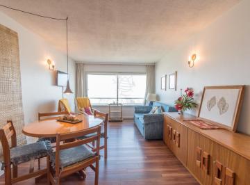 Foto1 · Venta Apartamento en Peninsula, 1 Dormitorio y Medio