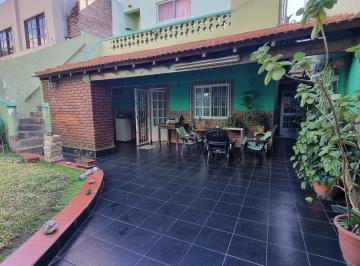 Casa · 160m² · 3 Ambientes · 2 Cocheras · Venta Casa 3 Amb C/ Cochera, Jardín y Quincho. Villa Devoto