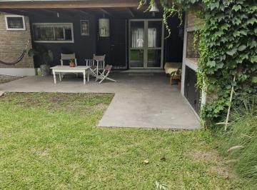 Casa · 80m² · 4 Ambientes · 2 Cocheras · Alquiler Permanente Casa de 3 Dorm. en Funes