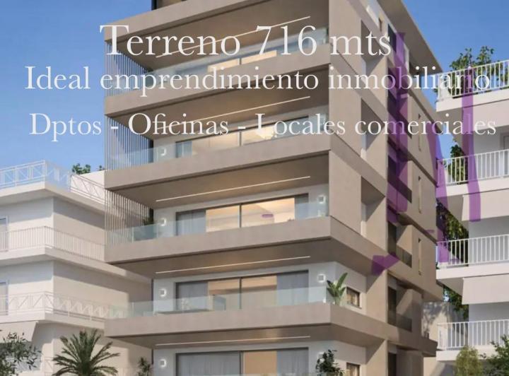Terreno · 716m²