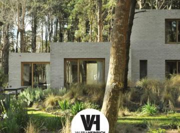 Casa · 130m² · 4 Ambientes · Villarobles Venta de Casa en Barrio Serena