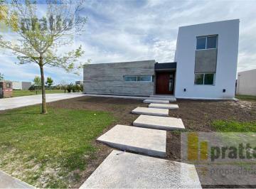 Casa · 204m² · 5 Ambientes · 2 Cocheras · Casa en Venta de 3 Dorm. en El Cantón Puerto