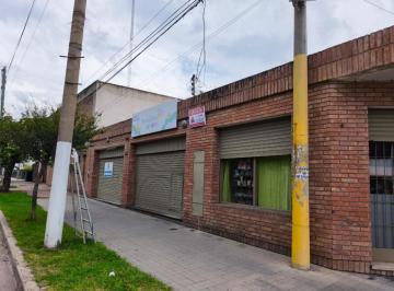 Local comercial · 319m² · Galpón y 4 Locales Comerciales: en Terreno de 339 m²