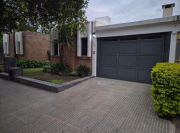 Casa · 110m² · 7 Ambientes · 1 Cochera · Hermosa Casa 3 Dorm. y 2 Baños Barrio Alto Verde
