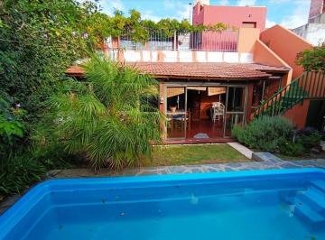 Casa · 156m² · 7 Ambientes · 2 Cocheras · Venta Casa 7 Ambientes con Pileta y Cochera