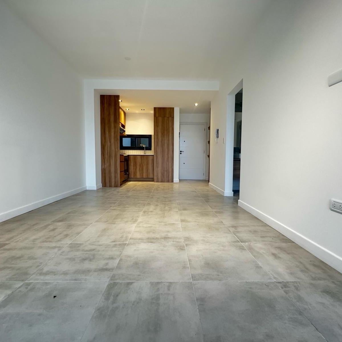Depto 2 amb, 41m² cubiertos con jardín y parrilla — planta baja
