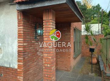 Casa · 136m² · 4 Ambientes · Chalet - Terreno 10x30 - 3 Dorm. - a Refaccionar.