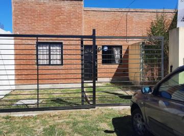 Casa · 60m² · 3 Ambientes · 1 Cochera · Casa - La Plata