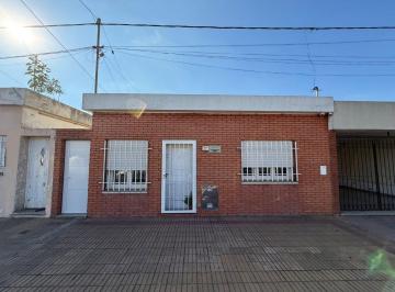 Casa · 104m² · 5 Ambientes · Casa en Venta en Pergamino con Patio