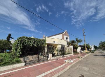 Casa · 100m² · 3 Ambientes · 2 Cocheras · Casa 2 Dorm., Cochera y Jardin - San Lorenzo