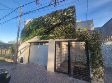 PH · 130m² · 3 Ambientes · 1 Cochera · Casa 2 Dorm., Cochera. Zona Rio. G. Baigorria