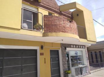 Casa · 187m² · 6 Ambientes · 1 Cochera · Casa en Venta - 4 Dorm. 2 Baños - Cochera - 187 m² - 9 de Julio