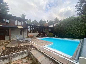 Casa · 210m² · 7 Ambientes · 1 Cochera · Casa con Pileta en Alquiler