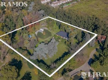 Casa · 10700m² · 8 Ambientes · 2 Cocheras · Lote de 11540 m Zona Martinadale Pilar - Ideal Desarrollo