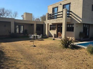 Casa · 280m² · 6 Ambientes · 2 Cocheras · Oportunidad! Hermosa Casa en Venta en Vistalba
