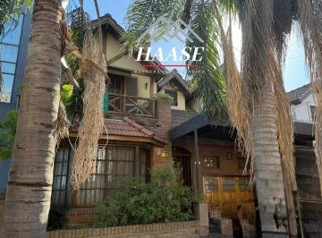 Casa · 195m² · 4 Ambientes · 1 Cochera · Casa 3 Dorm Play Coch Jardín Gorriti 200 Boulogne San Isidro