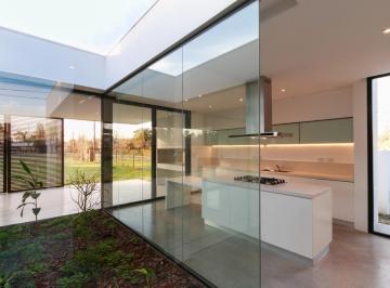 Casa · 157m² · 5 Ambientes · 2 Cocheras · Venta - Casa 3 Dorm. en San Eduardo - Fisherton, Rosario.