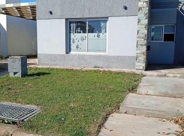 Casa · 105m² · 4 Ambientes · 2 Cocheras · Casa en Alquiler Las Cortaderas 3 Guaymallen.