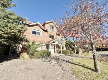 Casa · 390m² · 8 Ambientes · 5 Cocheras · Casa en Alquiler en Barrio Cerrado Las Victorias
