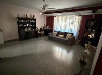 Casa · 142m² · 3 Ambientes · Casa de Tres Ambientes con Terraza en Venta Apto Credito en Avellaneda