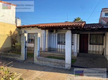 Casa · 3 Dormitorios · Casa de 3 Dorm. y Fondo!