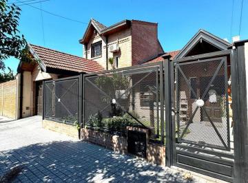 Casa · 150m² · 4 Ambientes · 1 Cochera · Casa en Venta en Luis Guillon