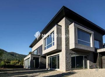 Casa · 540m² · 8 Ambientes · 2 Cocheras · Casa en Alquiler Temporada Invierno, en Barrio Arelauquen, Bariloche