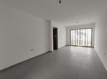 Casa · 110m² · 4 Ambientes · 1 Cochera · Alquiler Dúplex 3 Dorm. Rivadavia