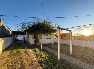 Casa · 140m² · 4 Ambientes · 2 Cocheras · Venta 2 Casas de 2 Dorm. en Paso de La Arena