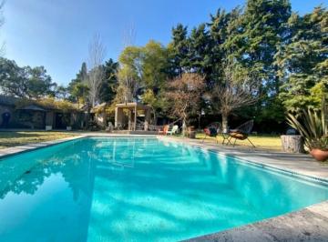Casa · 215m² · 4 Ambientes · Nuevo Valor! Casa en Venta en Parque Leloir - Sobre El Circuito! 2100 M! - Permuta!