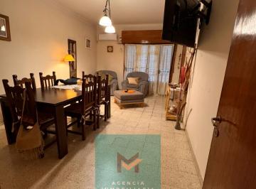 Casa de 4 ambientes, Cinco Saltos · Casa Céntrica con Sala - Depósito y Cámara Frigorífica