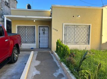 Casa · 100m² · 4 Ambientes · 2 Cocheras · Casa en Alquiler en Bernal Oeste