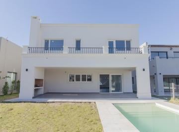 Casa · 238m² · 6 Ambientes · 4 Cocheras · Casa en Alquiler en Vila Marina II 5 Dorm. Más Escritorio. con Amarra