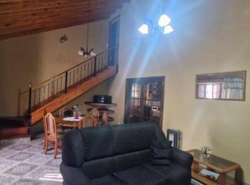 Casa de 8 ambientes, Maipú · Casa en Venta de 4 Dorm. C/ Cochera en Maipú