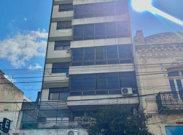 Departamento · 56m² · 3 Ambientes · Departamento Semipiso de 3 Ambientes con Balcón en Flores