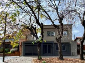 Casa · 200m² · 5 Ambientes · Casa en Venta en Castelar Norte - 4 Ambientes - Nuevo Valor!