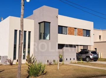 Casa · 140m² · 4 Ambientes · 2 Cocheras · Casa 4 Amb en Alquiler con Vista a La Laguna! Barrio El Ensueño!