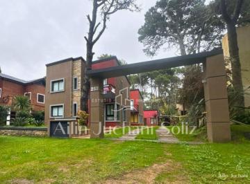 Casa · 160m² · 5 Ambientes · Casa en Costa del Este de 5 Ambientes
