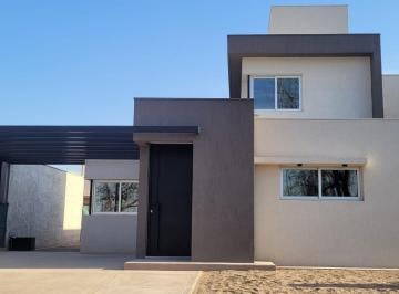 Casa de 6 ambientes, Maipú · Hermosa Casa de Categoría a Estrenar!