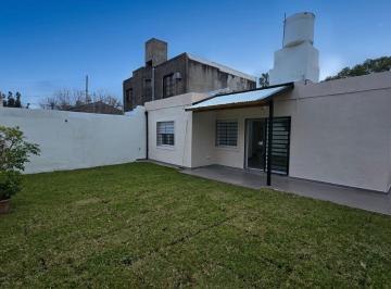 Casa · 110m² · 3 Ambientes · 1 Cochera · Venta Casa Dos Dorm. Castelar Norte Apto Credito