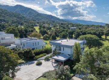 Casa · 800m² · 6 Ambientes · 1 Cochera · Casa en Las Yungas