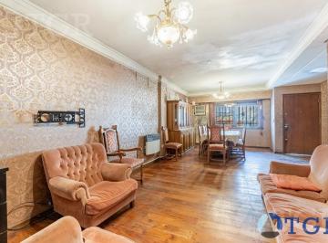 Casa · 200m² · 4 Ambientes · 1 Cochera · Venta Casa de 3 Plantas con Cochera y Terraza - Boedo