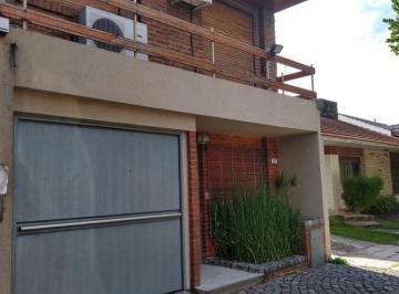 Casa · 110m² · 4 Ambientes · 1 Cochera · Casa - Bernal Este
