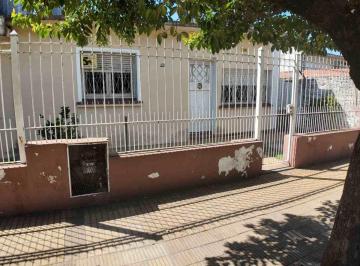 Casa · 48m² · 4 Ambientes · 3 Cocheras · Venta Casa en Merlo 4 Ambientes con Patio Garaje