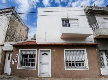 Casa · 106m² · 4 Ambientes · Venta! Casa de 3 Dorm. Barrio Industrial!