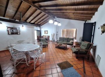 Quinta vacacional · 139m² · 3 Dormitorios · Venta Casa Quinta con Parque y Pileta en Glew