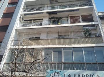 Foto · Alberdi Negocios Inmobiliarios Vende Departamento de Tres Dorm. en Calle Av Velez Sarfield 1